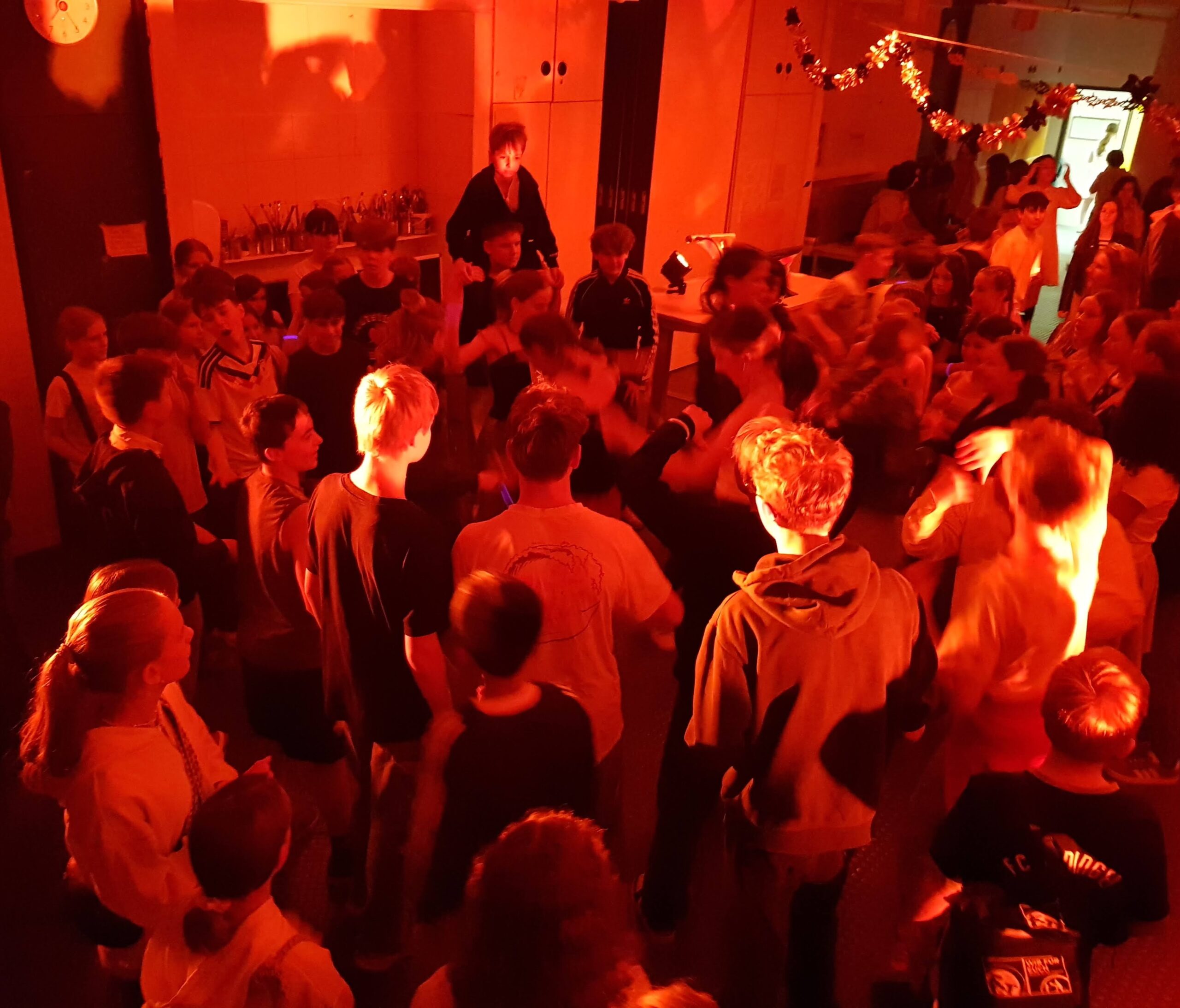 Mehr über den Artikel erfahren Unterstufenparty – Da rockt das Goethe!